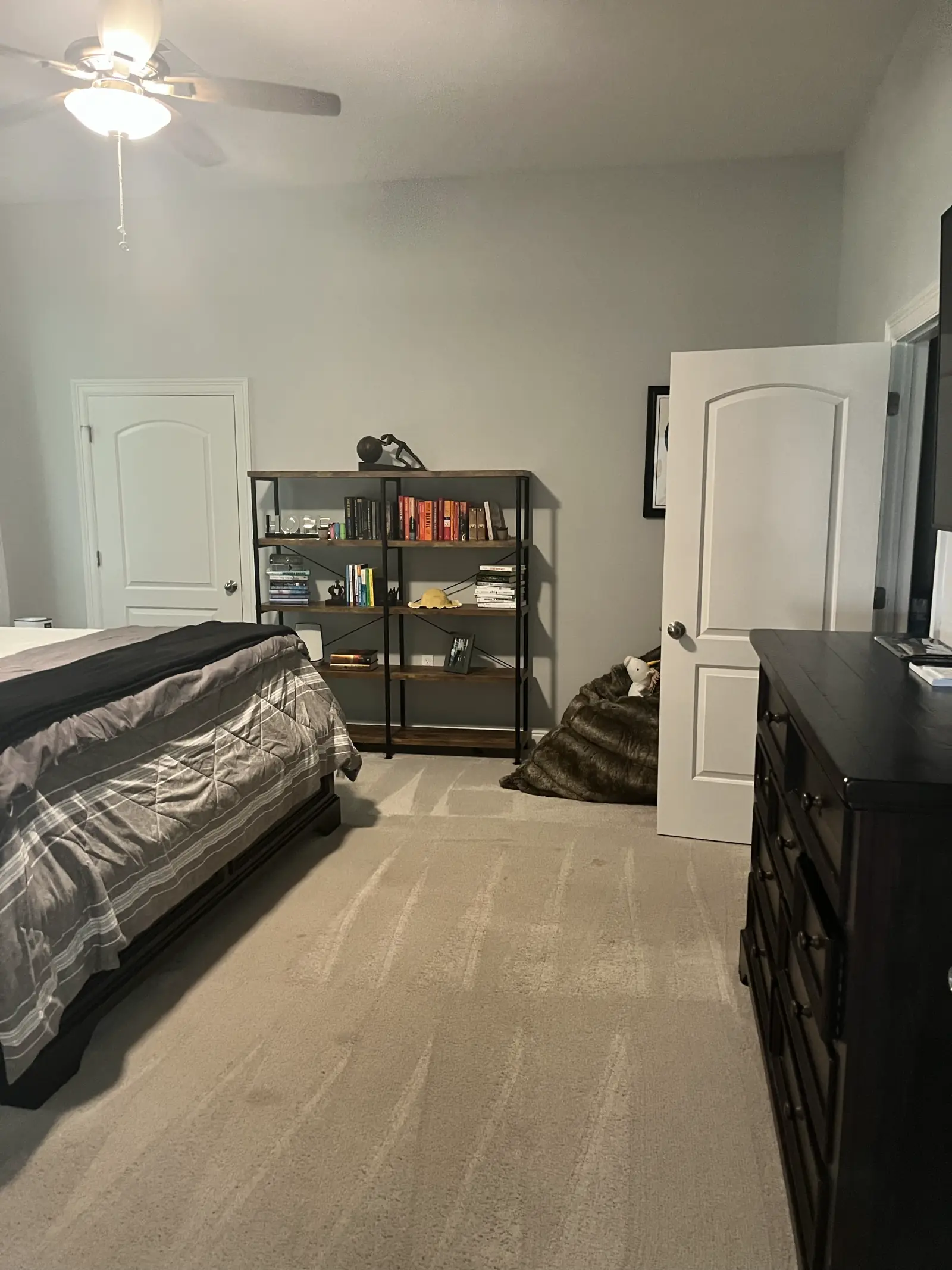 Guest bedroom tidied and vacuumed
